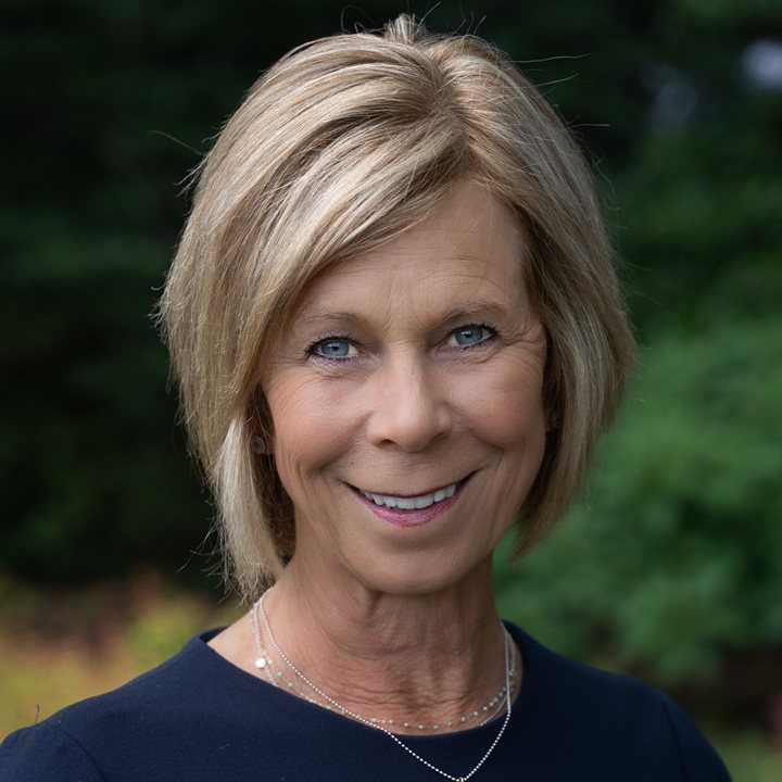 Amy J Formanek