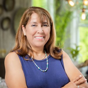 Claudia V. Espinoza